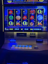 gbohoki108 mobile app interface showing live football markets and casino games
