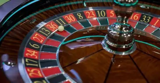 Live blackjack dealer at gbohoki108 studio